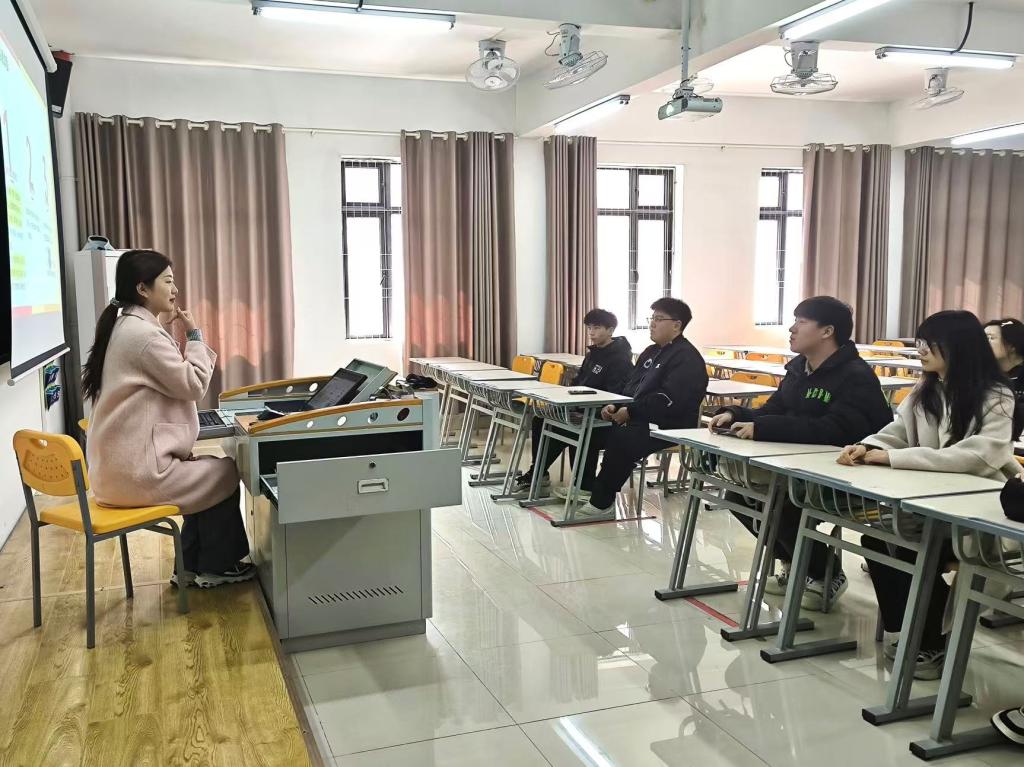 守護心靈之窗 學校心理咨詢中心開展接線培訓，打造專業教育信息咨詢服務體系